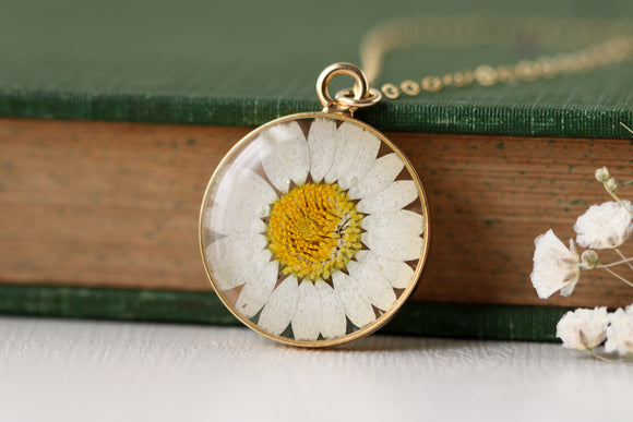 Gold Daisy Chrysanthemum Necklace