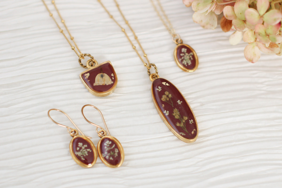 Burgundy Queen Anne’s Lace Tiny Oval Earrings in Gold- Real Flowers in Resin Handmade Earrings