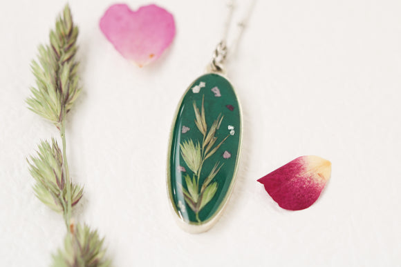 Dark Green Oval Botanical Necklace in Silver