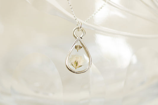 Silver Mini Teardrop Necklace with Baby’s Breath