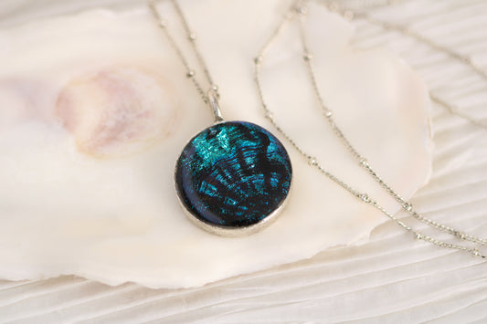Shell Imprint Black Circle Shimmer Necklace in Silver