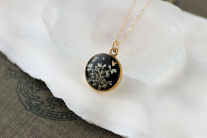 Small Gold and Black Flower Circle Necklace