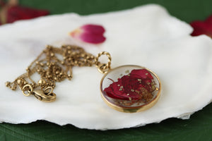 Rose Circle Necklace in Gold
