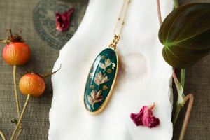 Dark Green Long Oval Necklace in Gold with Dried Flowers