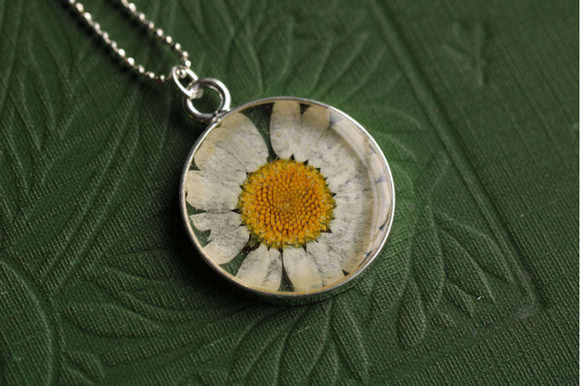 Silver Chrysanthemum Circle Necklace